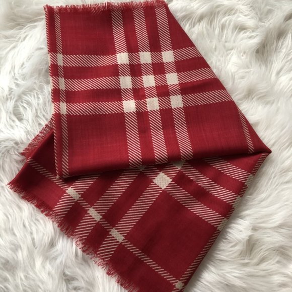 Burberry scarves/wraps - Picture 2 of 4